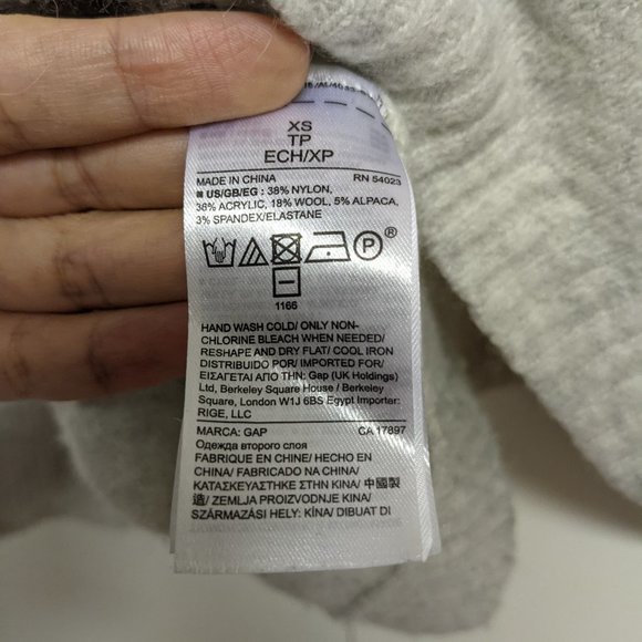 GAP Light Grey Oversized Woolen Sweater - Picture 7 of 9